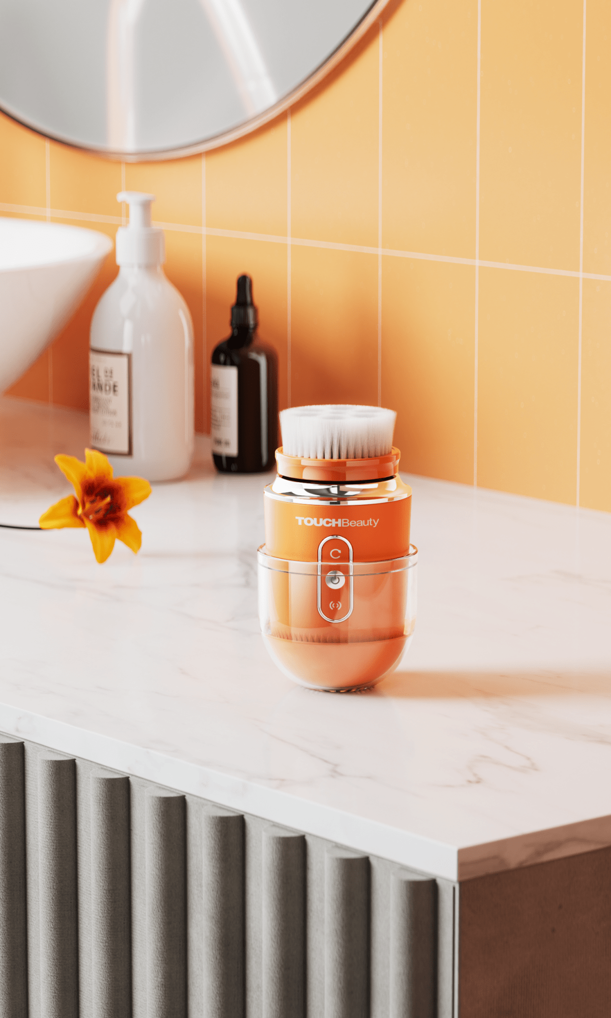 Banyo tezgahında kullanılan TouchBeauty Aqua yüz temizleme cihazı günlük cilt bakım rutini