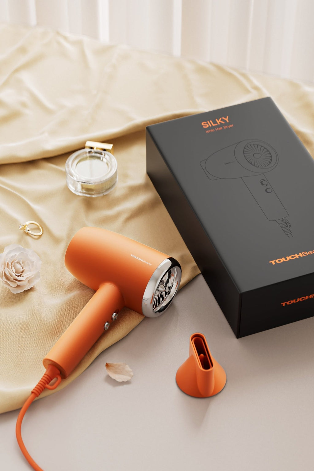 TouchBeauty saç kurutma makinesi gövde tasarımı ve kontrol düğmeleri