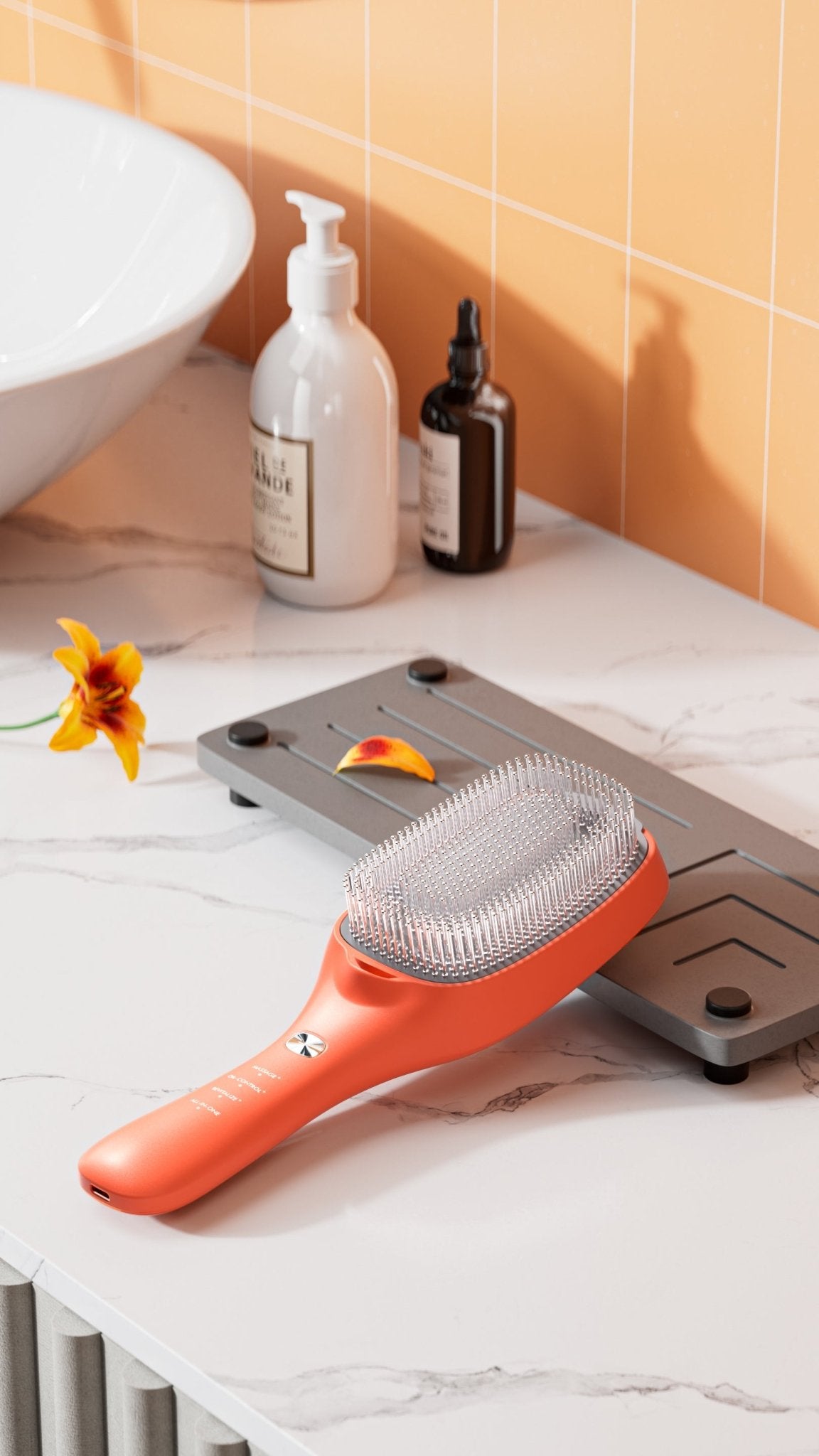 Banyo tezgahında TouchBeauty saç bakım tarağı ile günlük saç bakım rutini